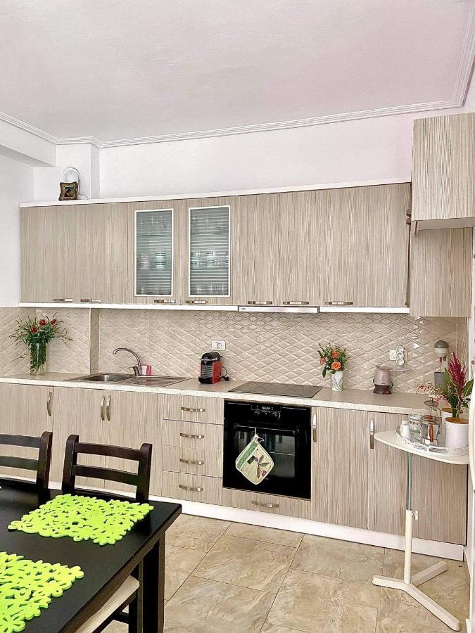 Iraa'S Apartment Sarandë Exteriör bild