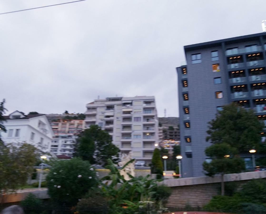 Iraa'S Apartment Sarandë Exteriör bild